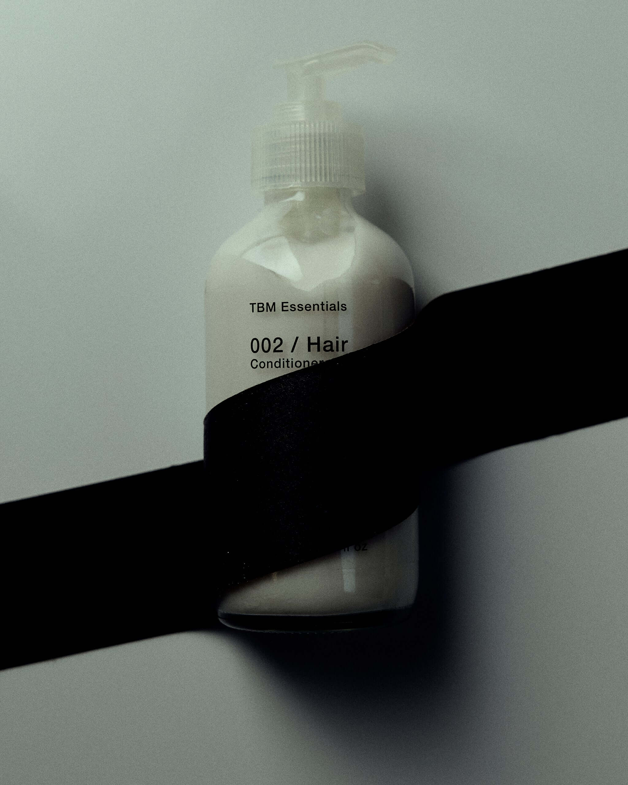 Lightweight men's conditioner glass bottle